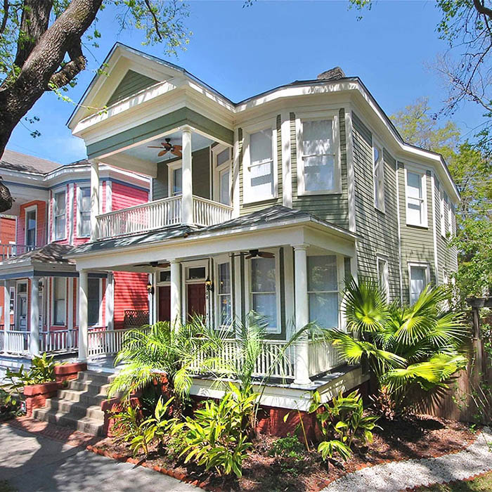 Savannah Dream Vacations Estate | Historic Homes | SDVsavannah | Historic Home, front-view of house from the street.