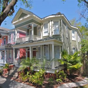 East Waldburg | Savannah Dream Vacations | A Southern Victorian home.